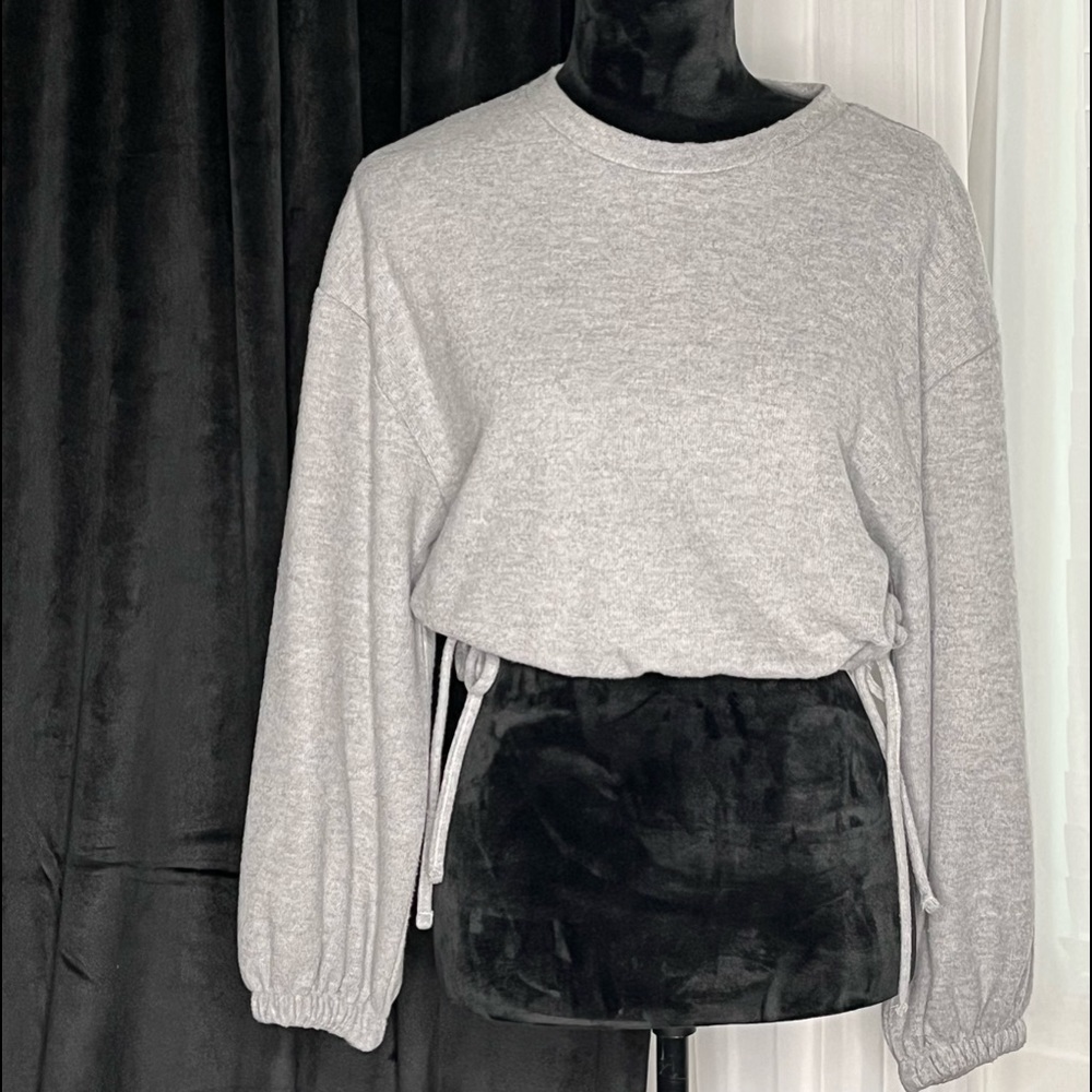 Long sleeve Gray croptop with adjustable strings Size s